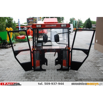 Kabina C-330 DE LUX metalowe błotniki kanciaste D-LUX
